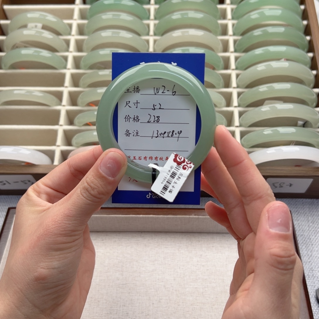 吱****东陵石未镶嵌手镯