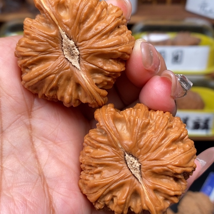 文玩核桃吊坠是****呀47全品白狮子