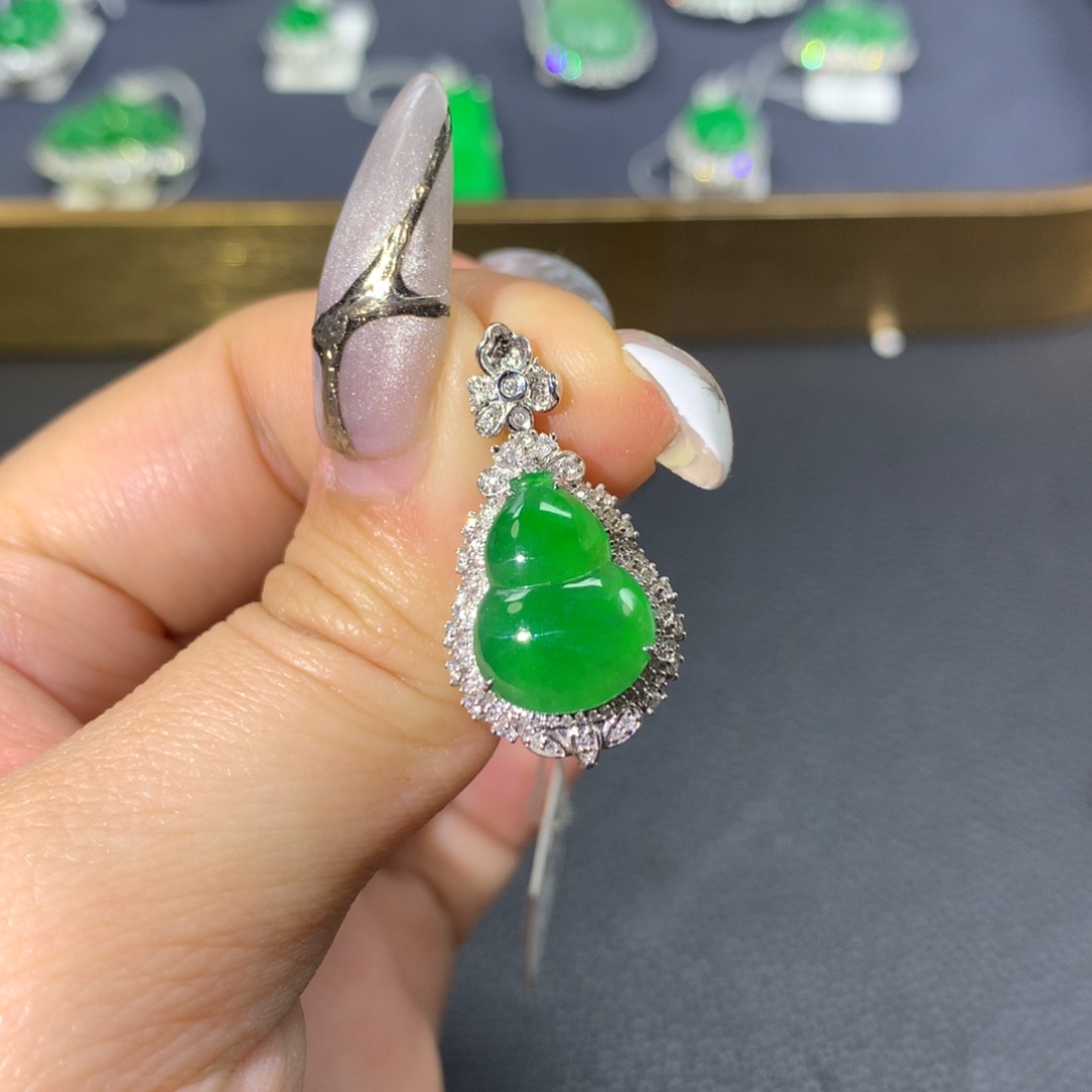 翡翠颈饰18K金镶嵌翡翠