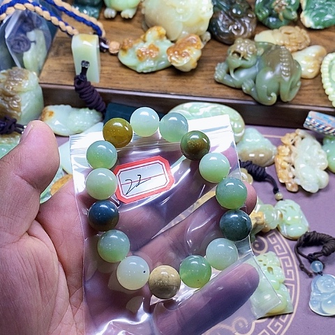 未镶嵌蛇纹石玉颈饰