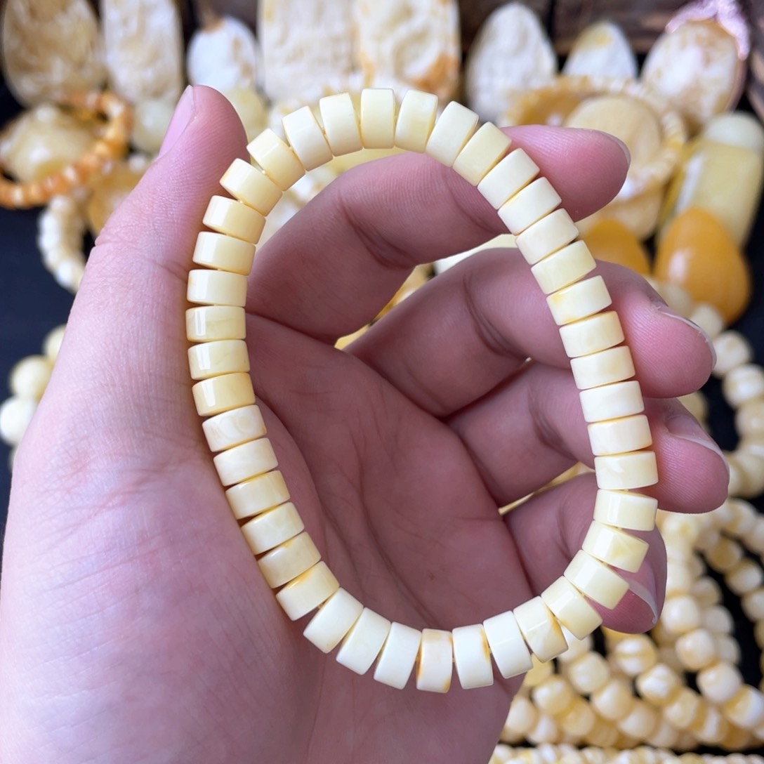 琥珀手串未镶嵌8+俄料阿尔卑斯浓蜡奶白药片手串