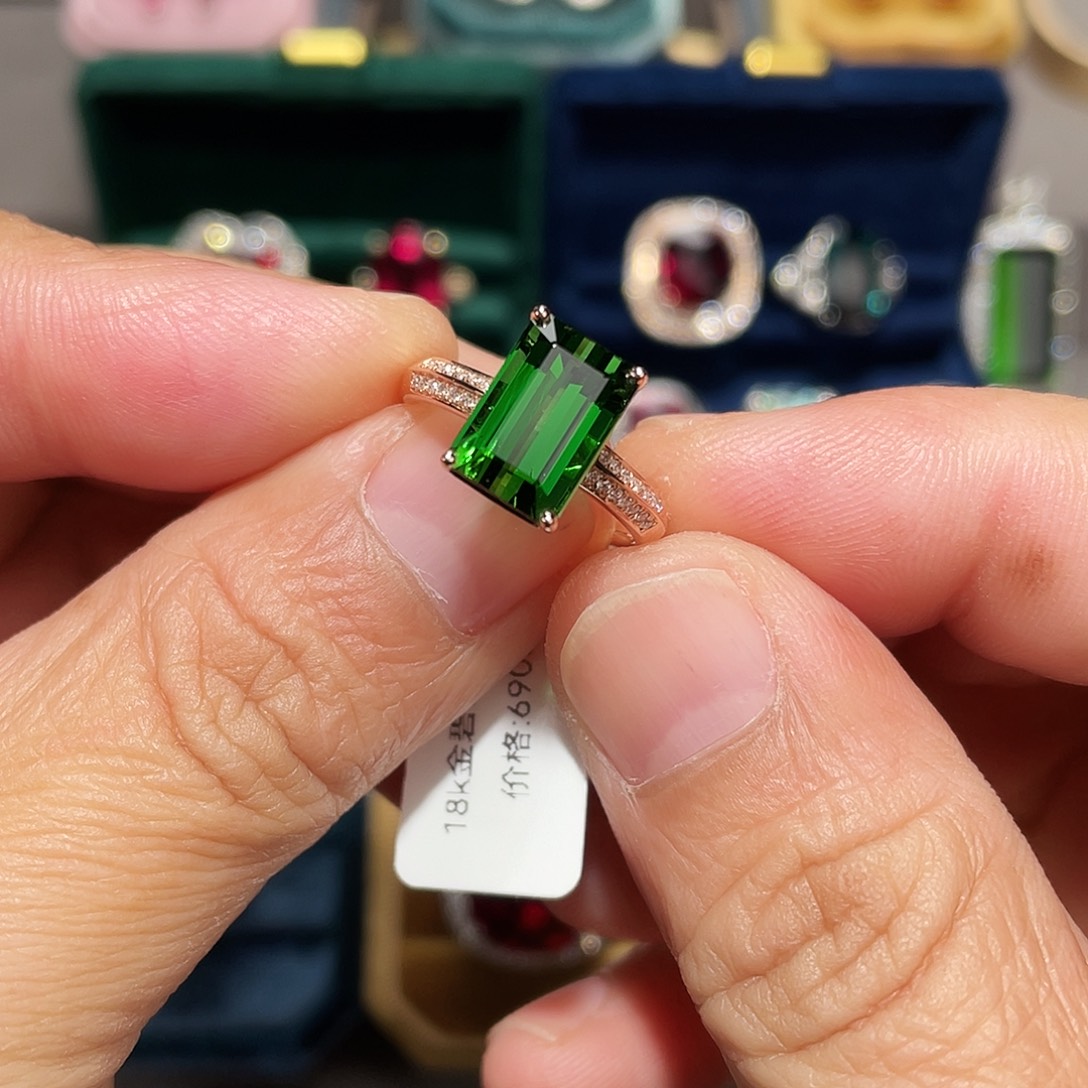 18K金镶嵌碧玺戒指5.05ct