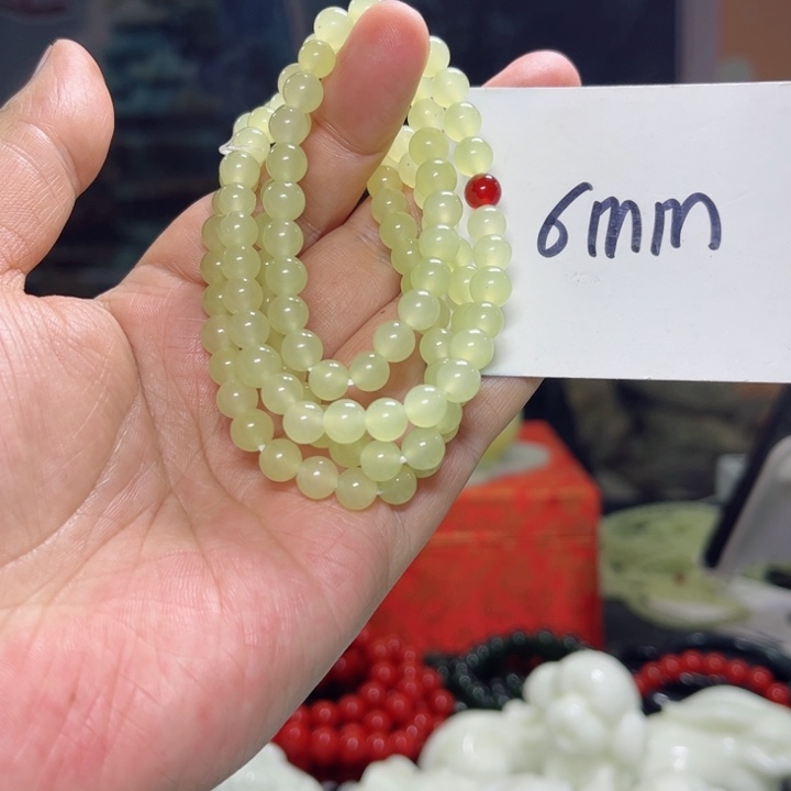 蛇纹石玉颈饰未镶嵌