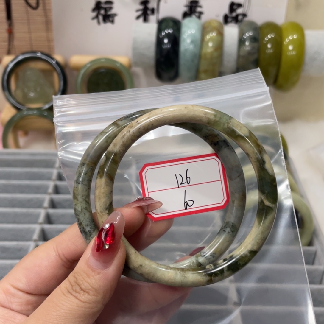 蛇纹石玉手镯未镶嵌