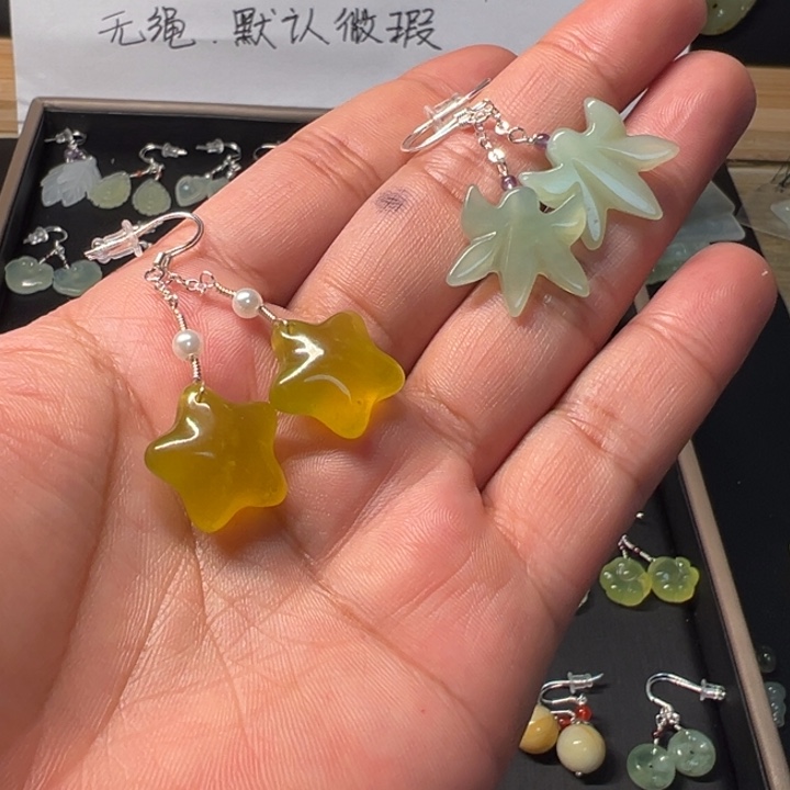 转***年岫玉银S925镶嵌耳钉