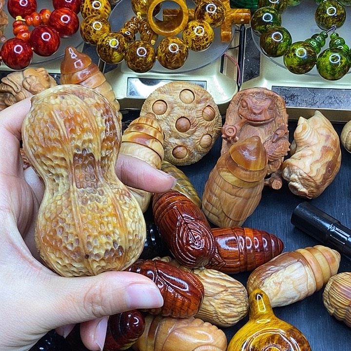 松木琥珀木文玩把件