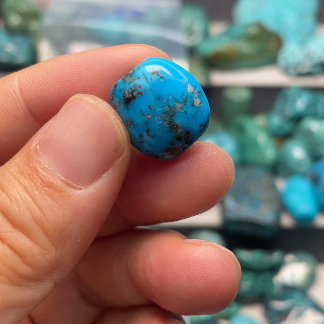 馒***头绿松石未镶嵌颈饰