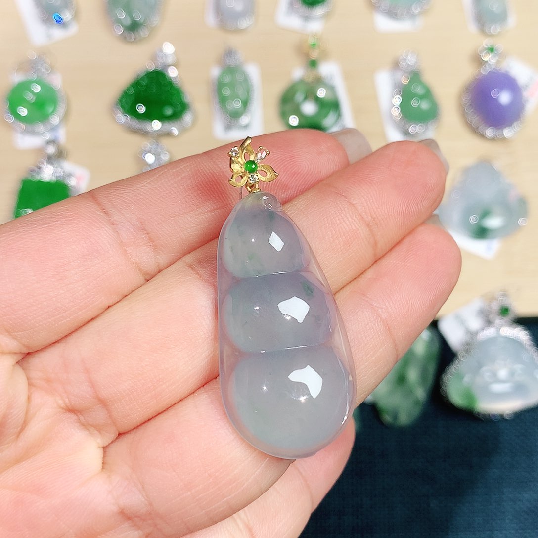 翡翠颈饰未镶嵌福豆