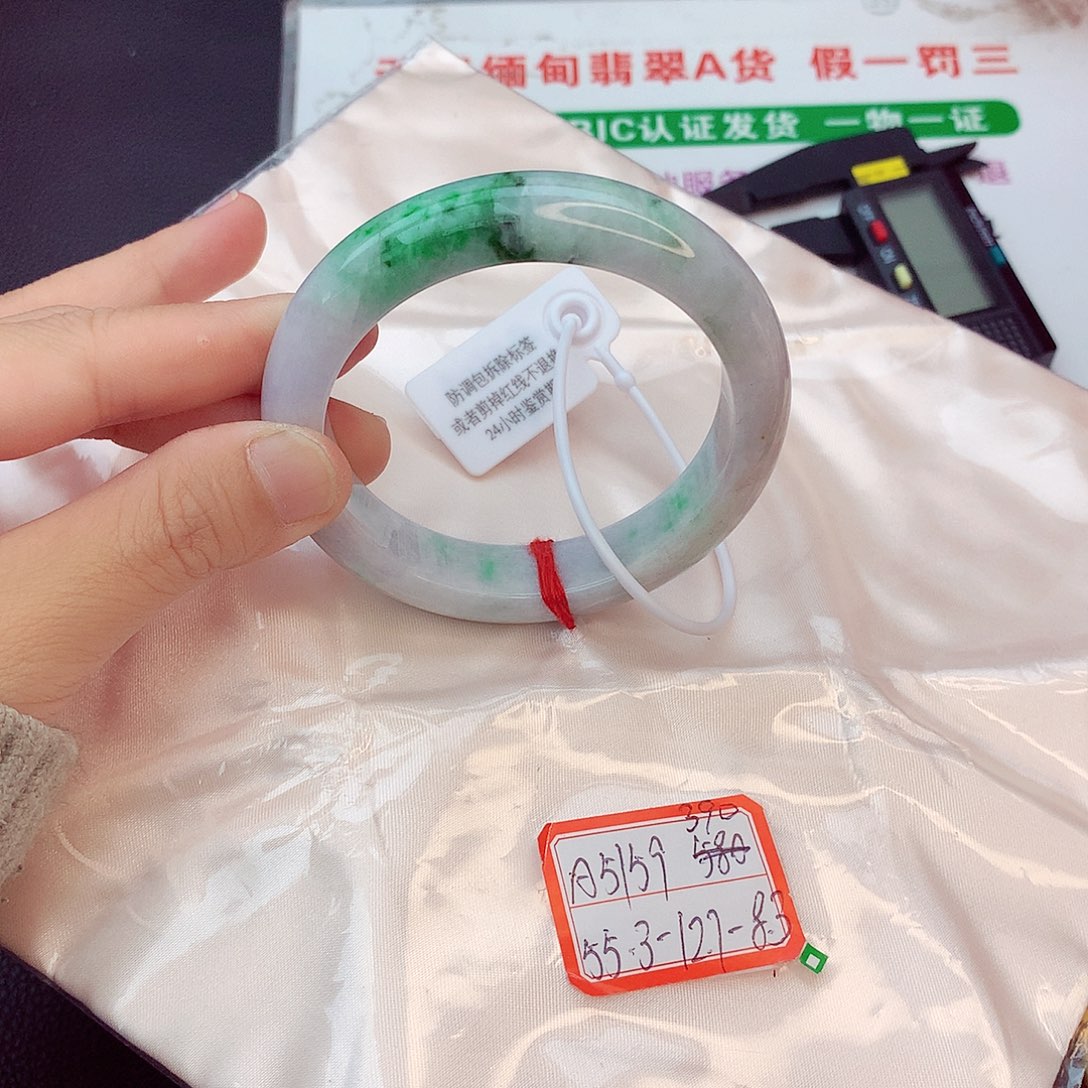 翡翠手镯未镶嵌翡翠