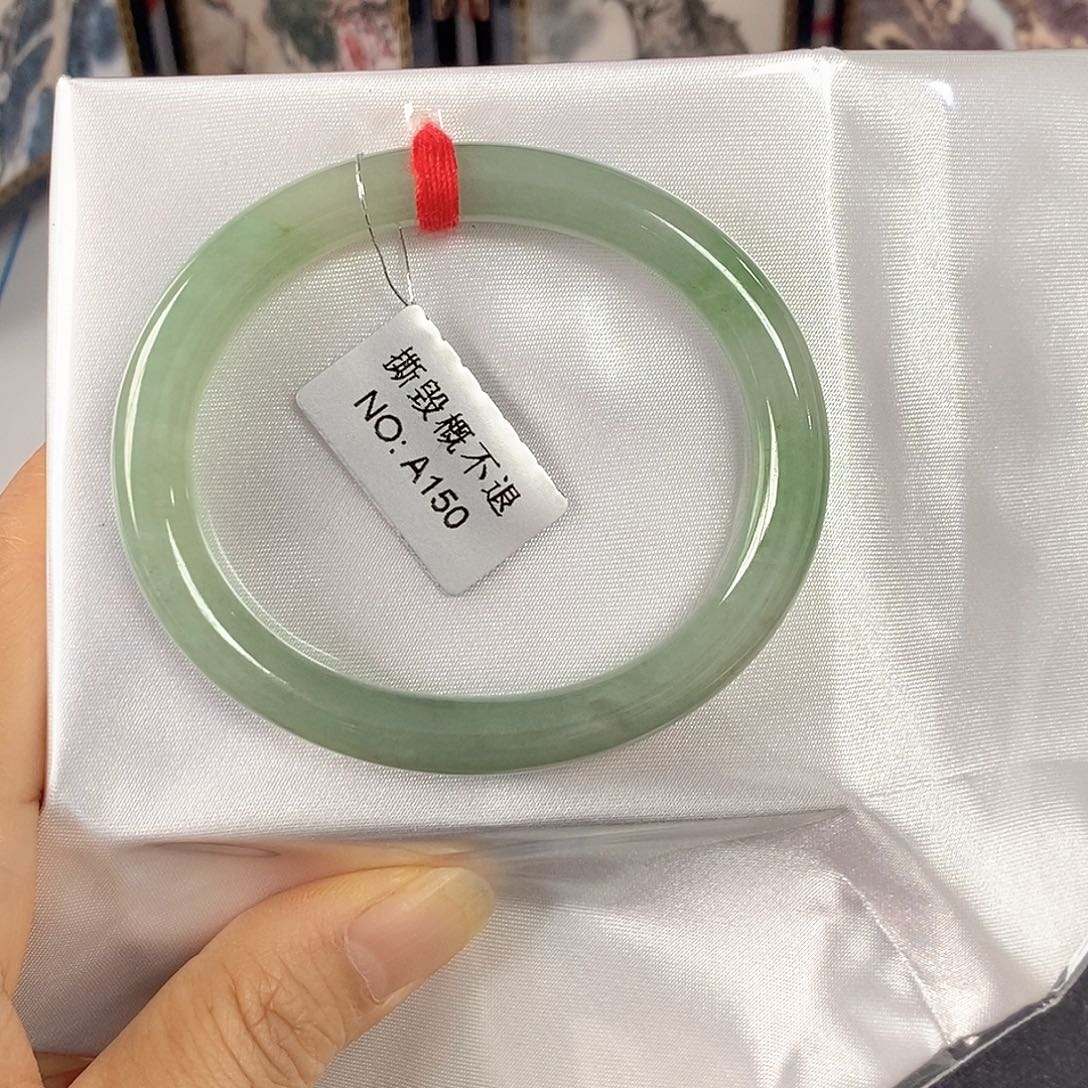 翡翠未镶嵌手镯（贵妃镯）53.4