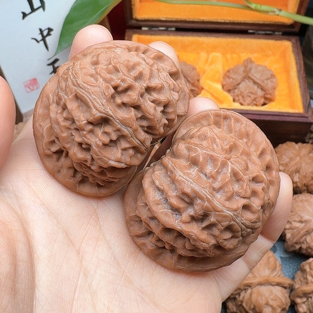 文玩核桃把件46宫灯有黄