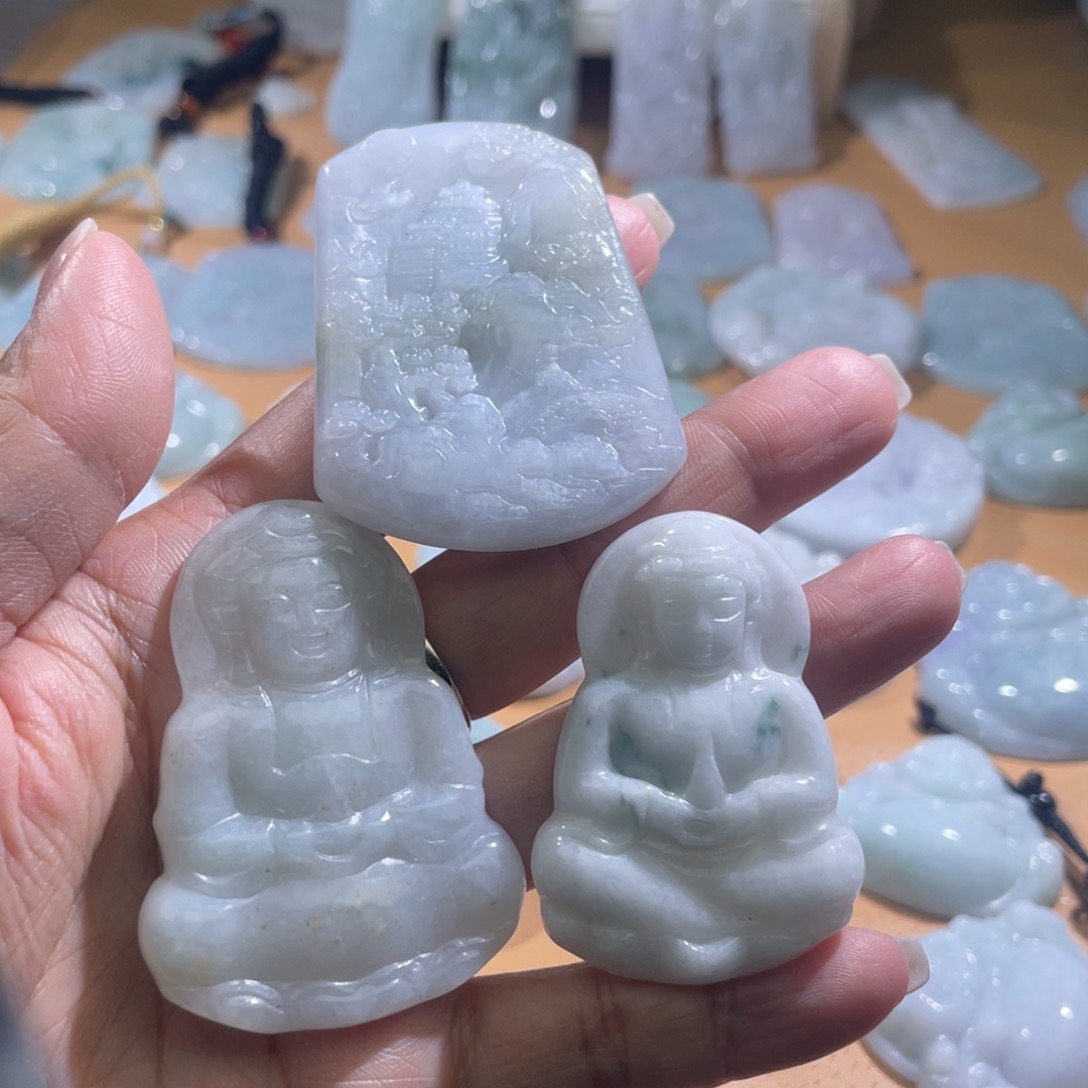 翡翠未镶嵌颈饰翡翠，微瑕