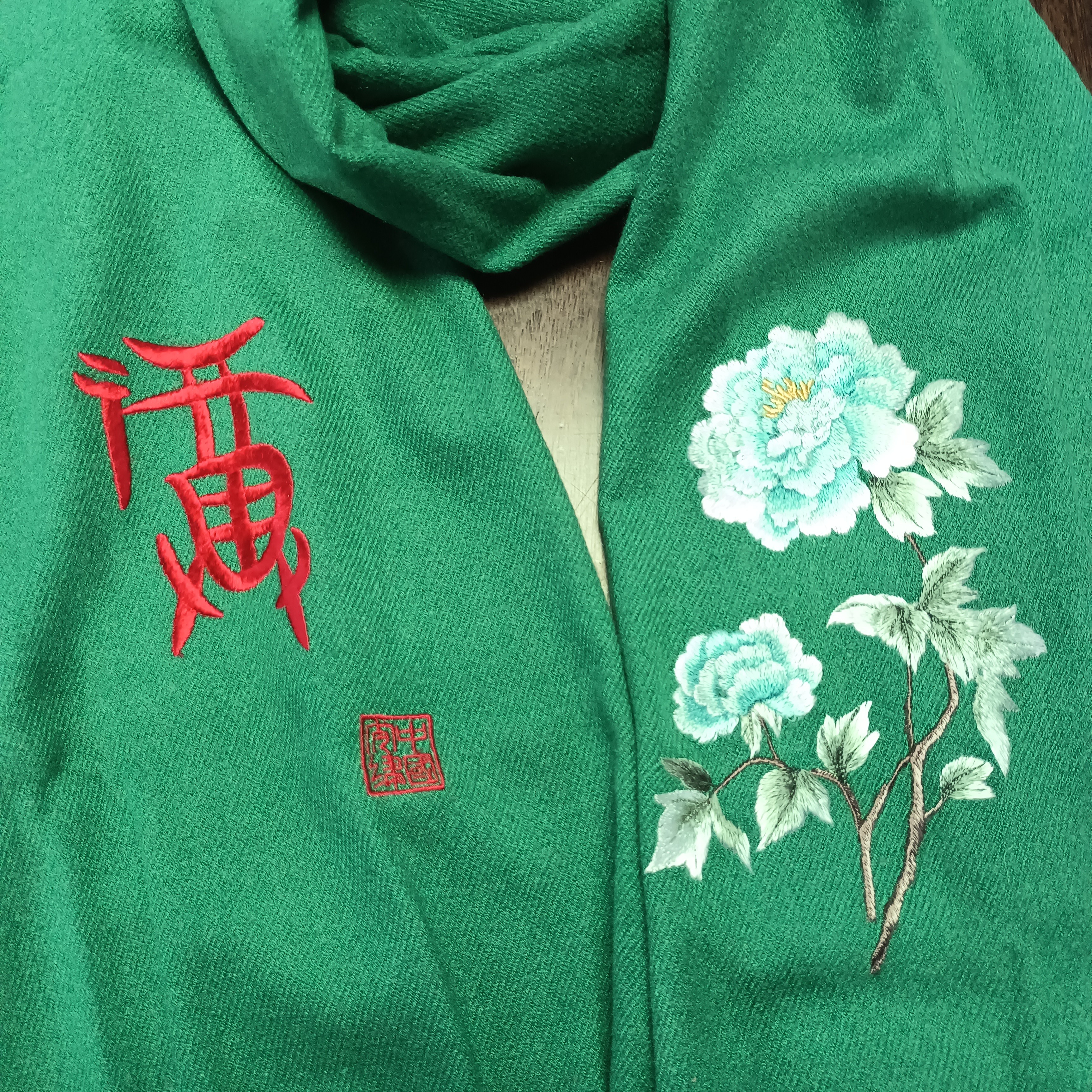 安绣原创甲骨文福字牡丹围巾