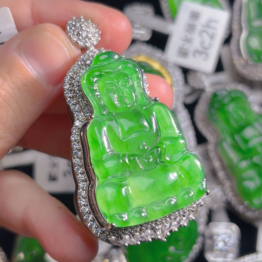 翡翠颈饰未镶嵌观音