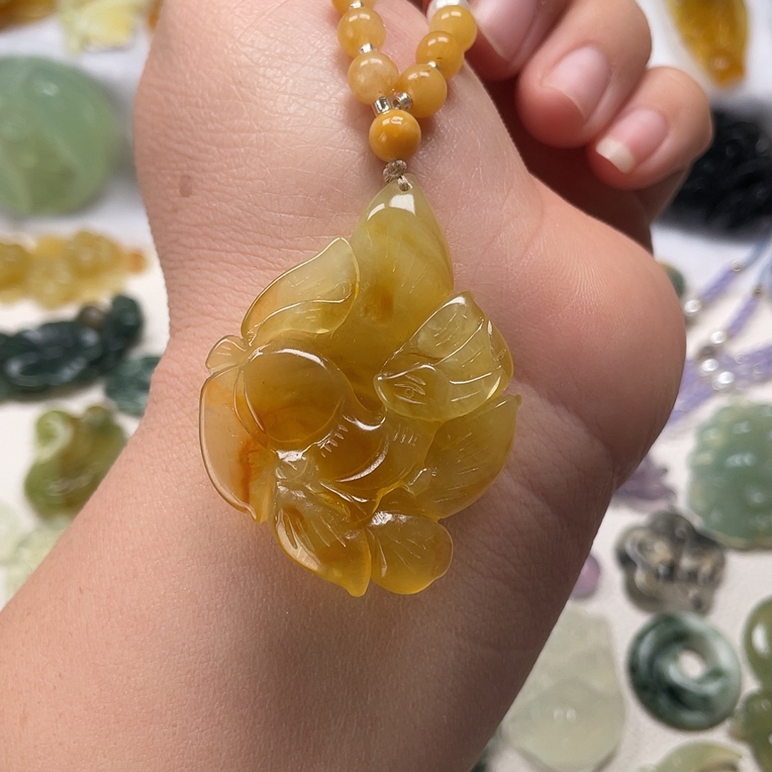 蛇纹石玉未镶嵌颈饰