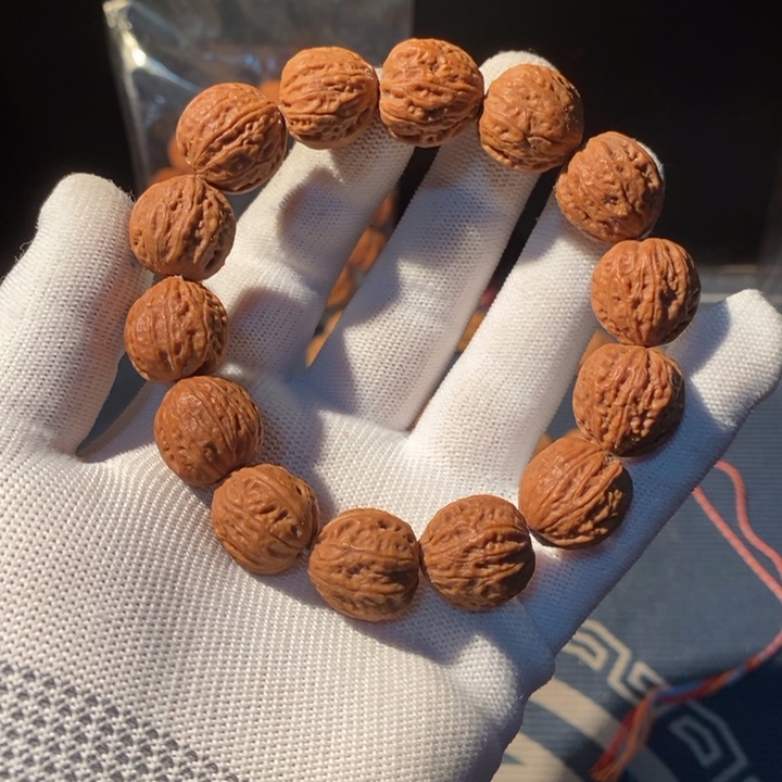 文玩核桃手串……24