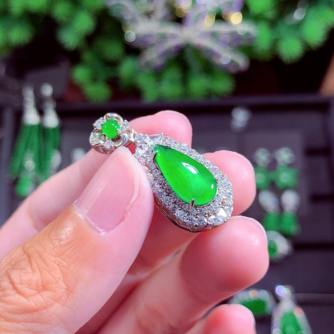 颈饰未镶嵌翡翠天然