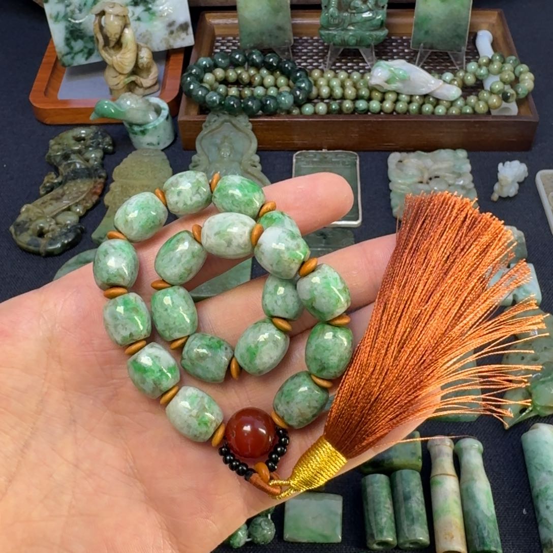 翡翠颈饰未镶嵌沟****始翡翠颈饰未镶嵌..