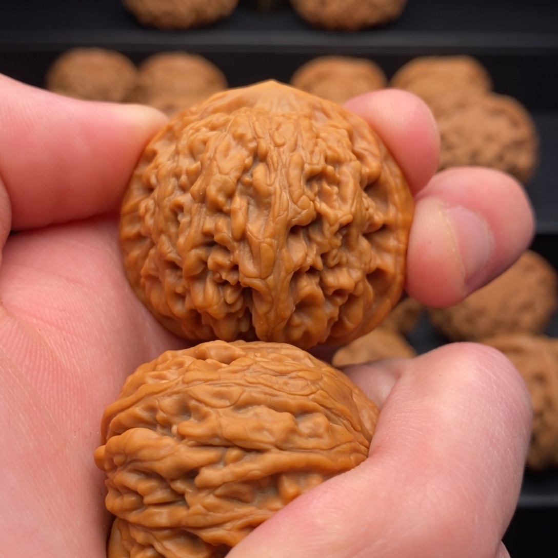 文玩核桃把件红***1金刚