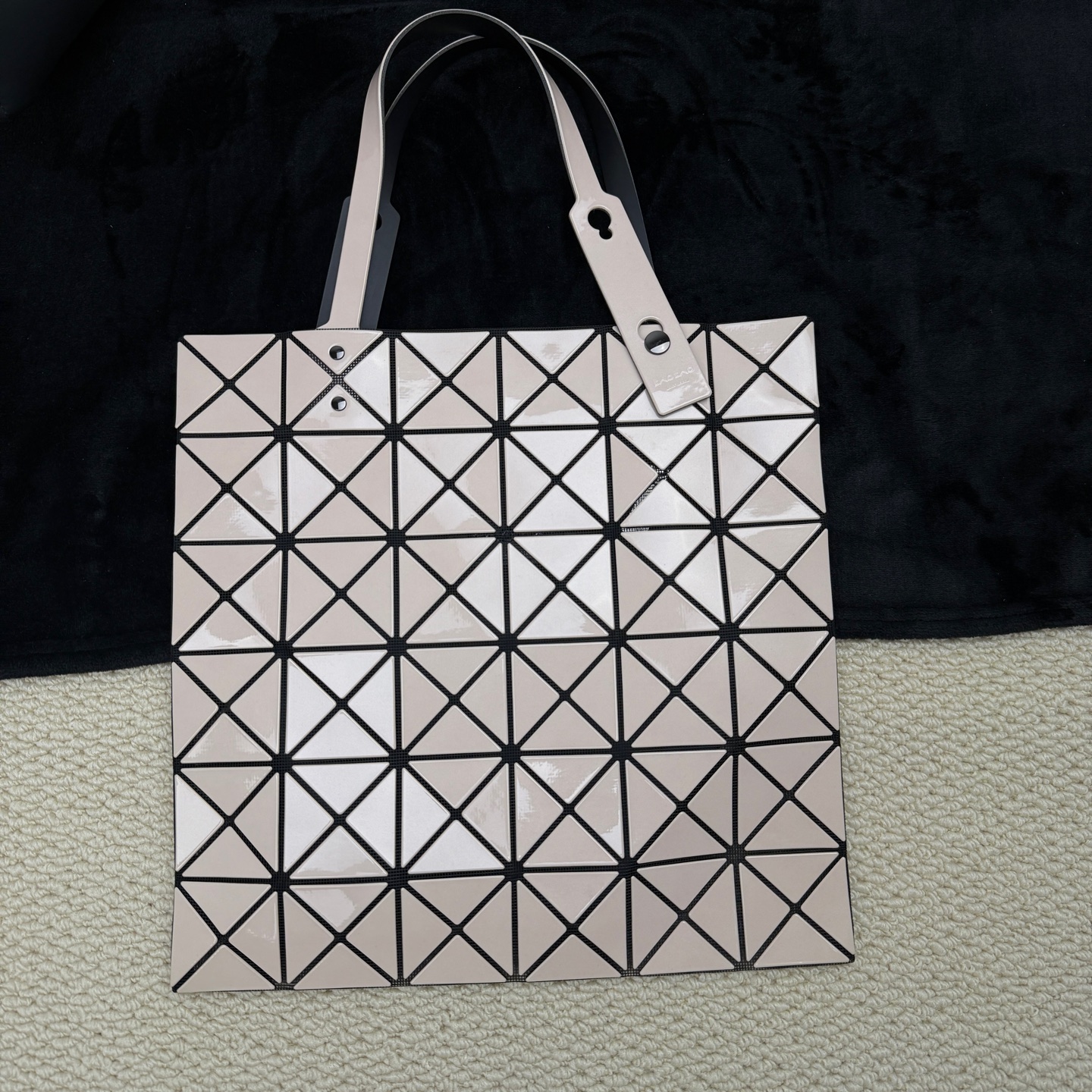 99新 Issey Miyake/三宅一生 【文子姐专属】F1098/奶茶色单肩包/FB