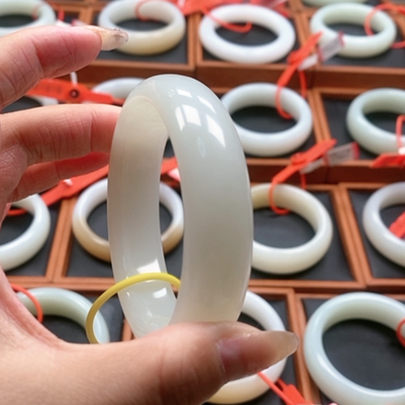 【闪购商品】未镶嵌手镯和田玉