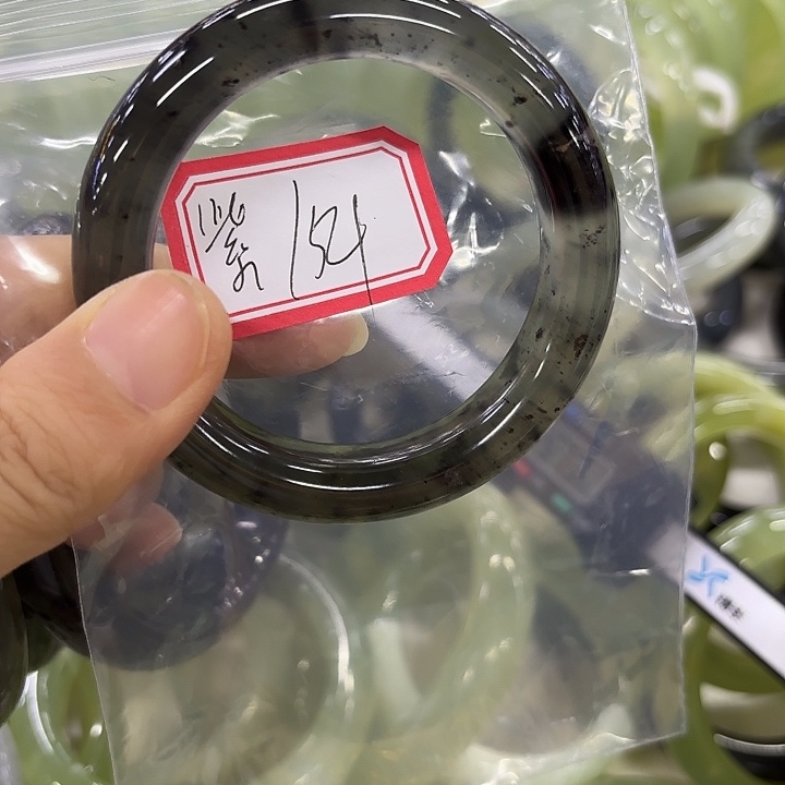 紫***了蛇纹石玉未镶嵌岫玉手镯