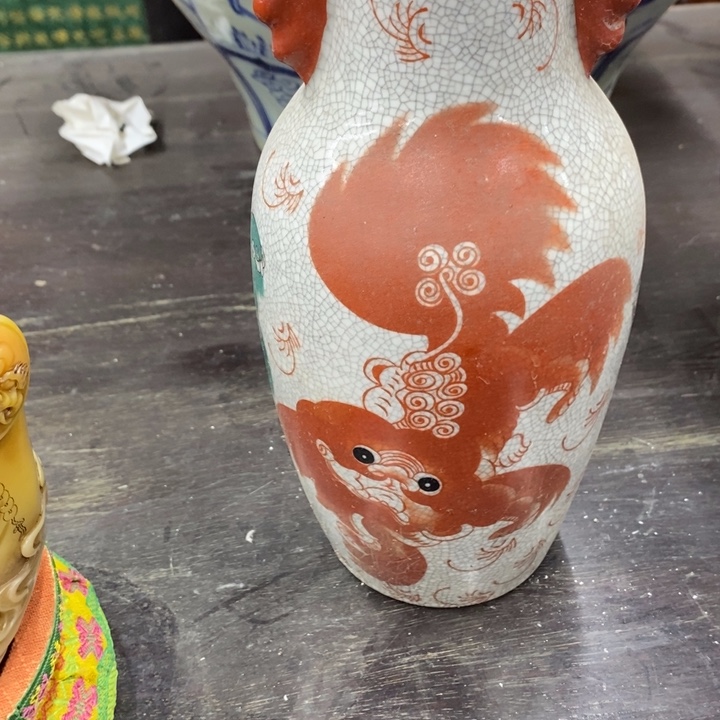 陶手工瓷狮滚绣球