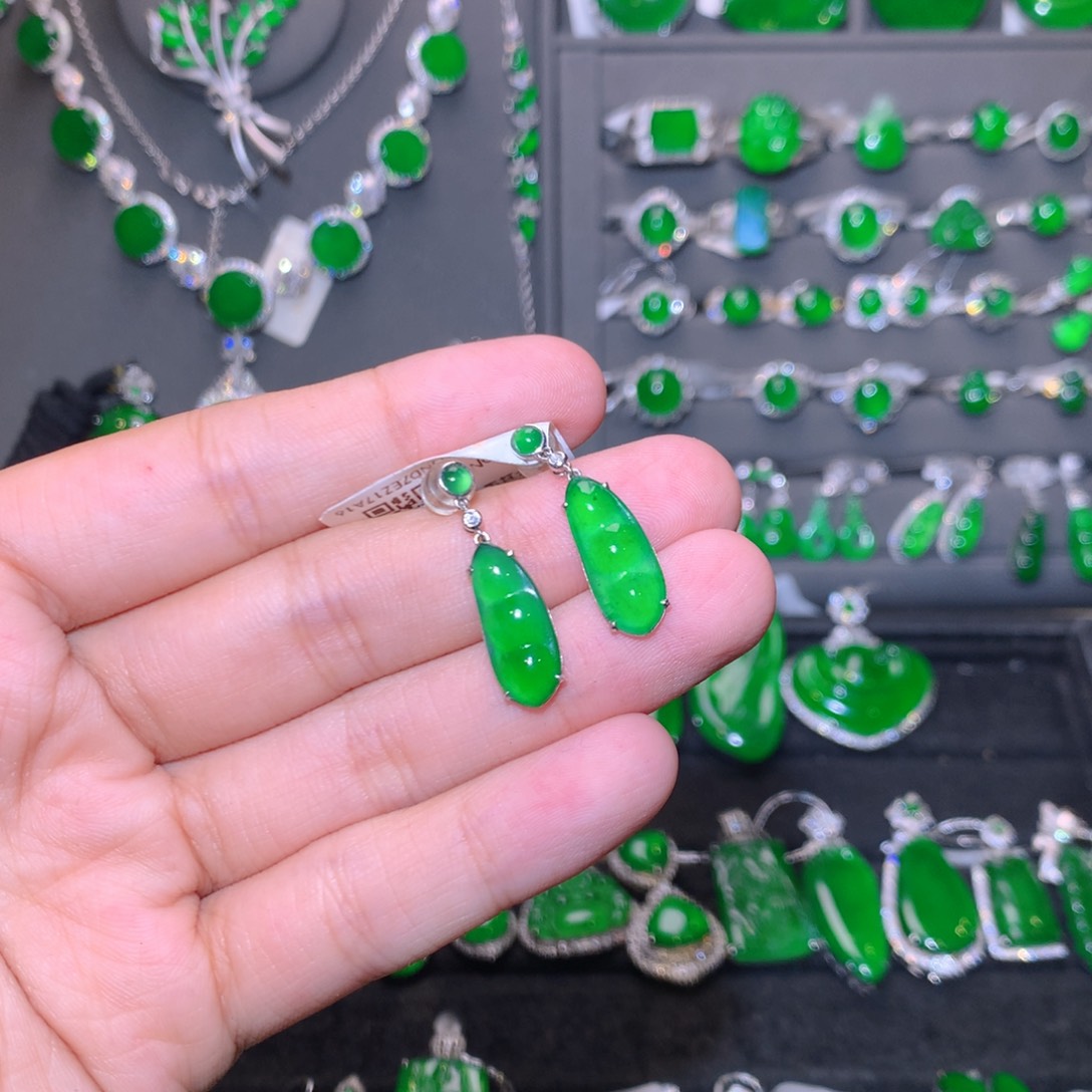 翡翠18K金镶嵌耳饰豆子耳坠