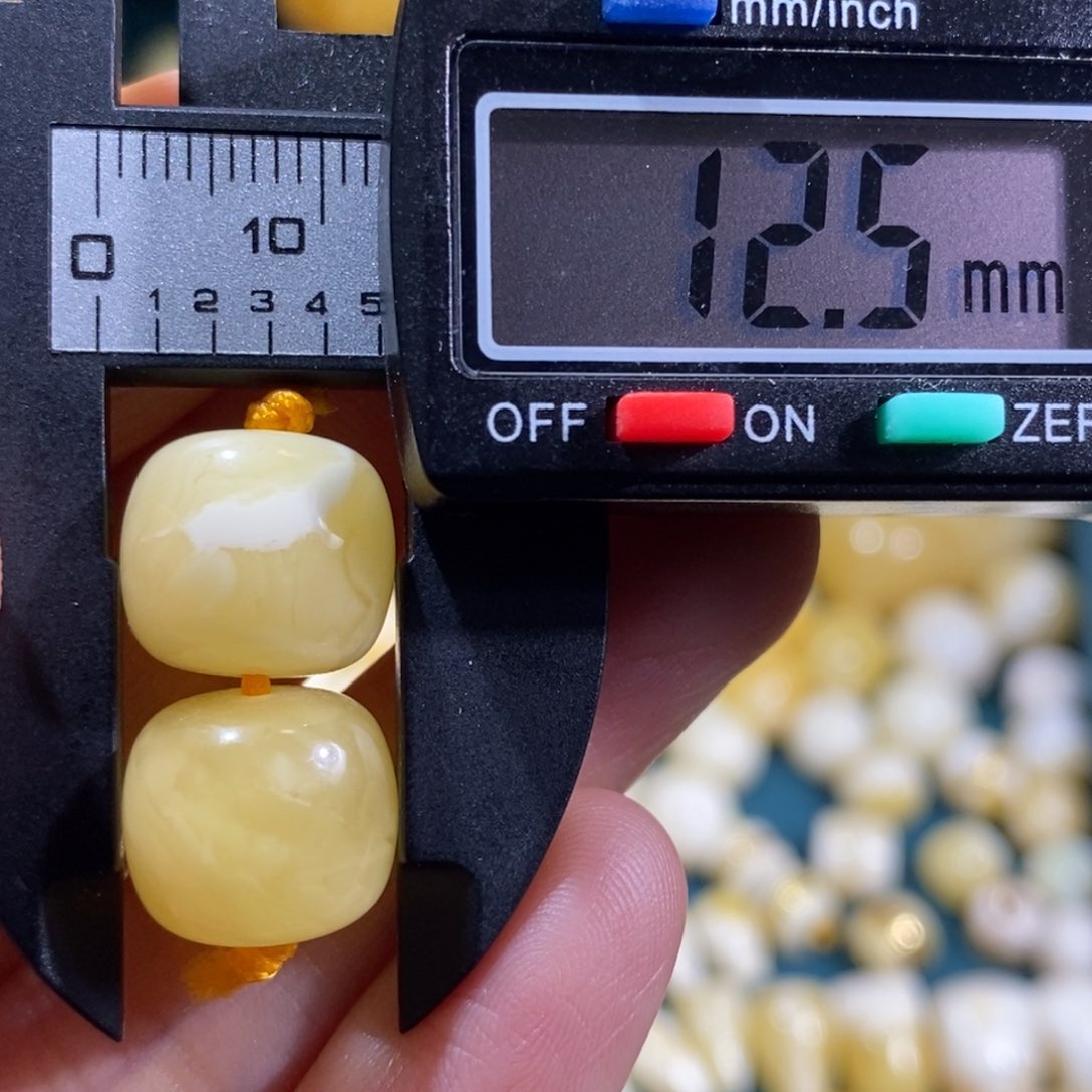 蜜蜡裸石未镶嵌微瑕