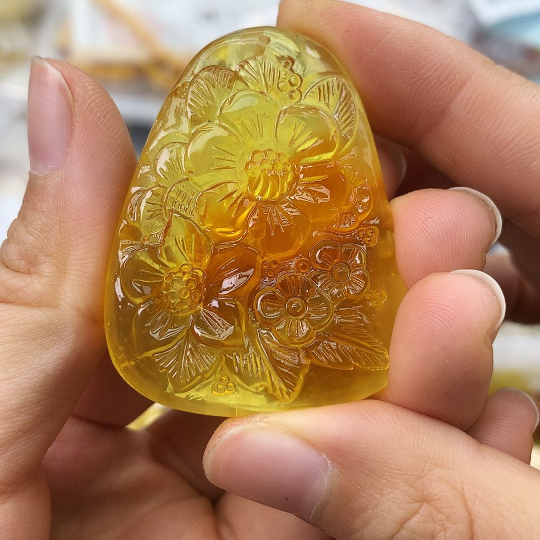 未镶嵌琥珀珠宝奇石