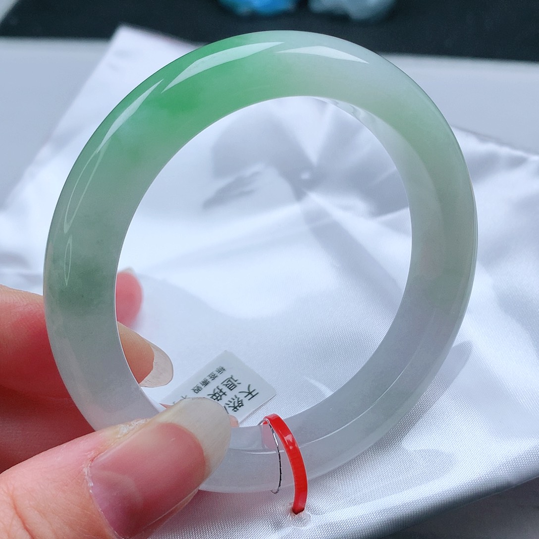 翡翠手镯未镶嵌57圈