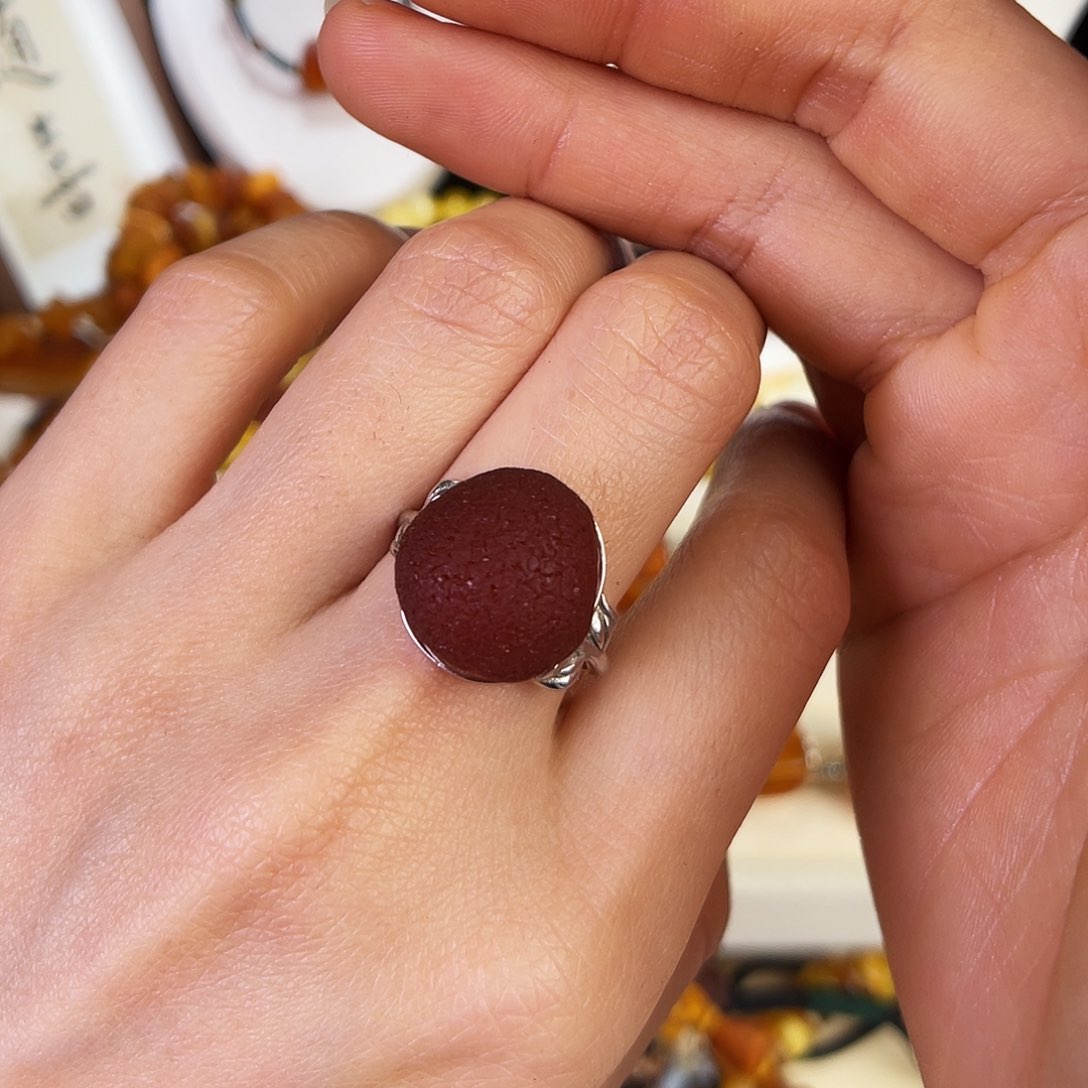 琥珀珠宝奇石未镶嵌。