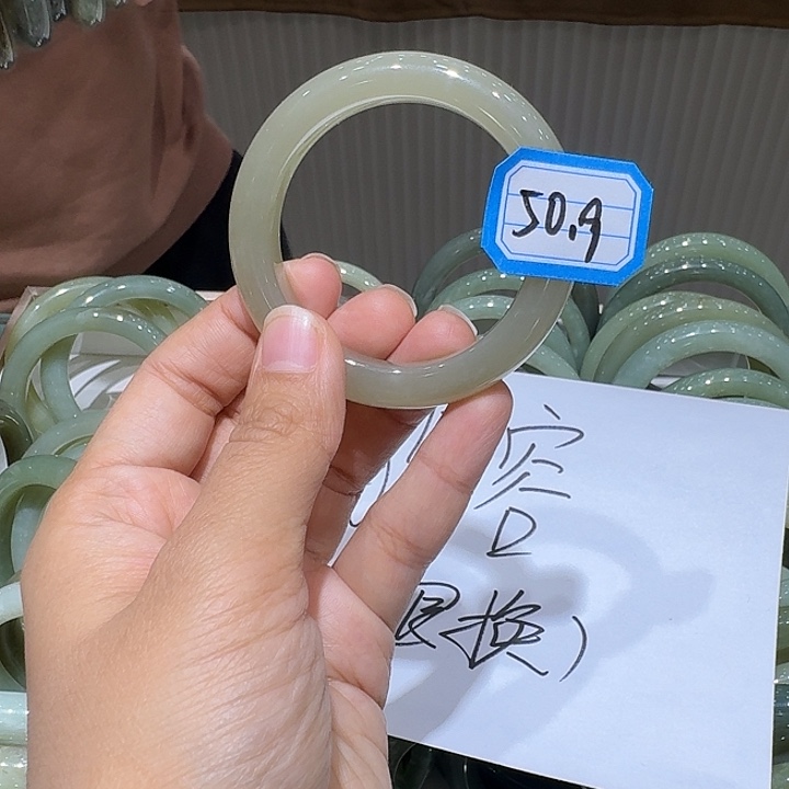 和田玉（糖玉）未镶嵌手镯