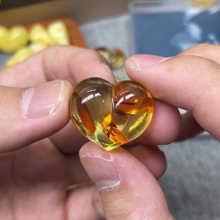 花***笑蜜蜡未镶嵌珠宝奇石