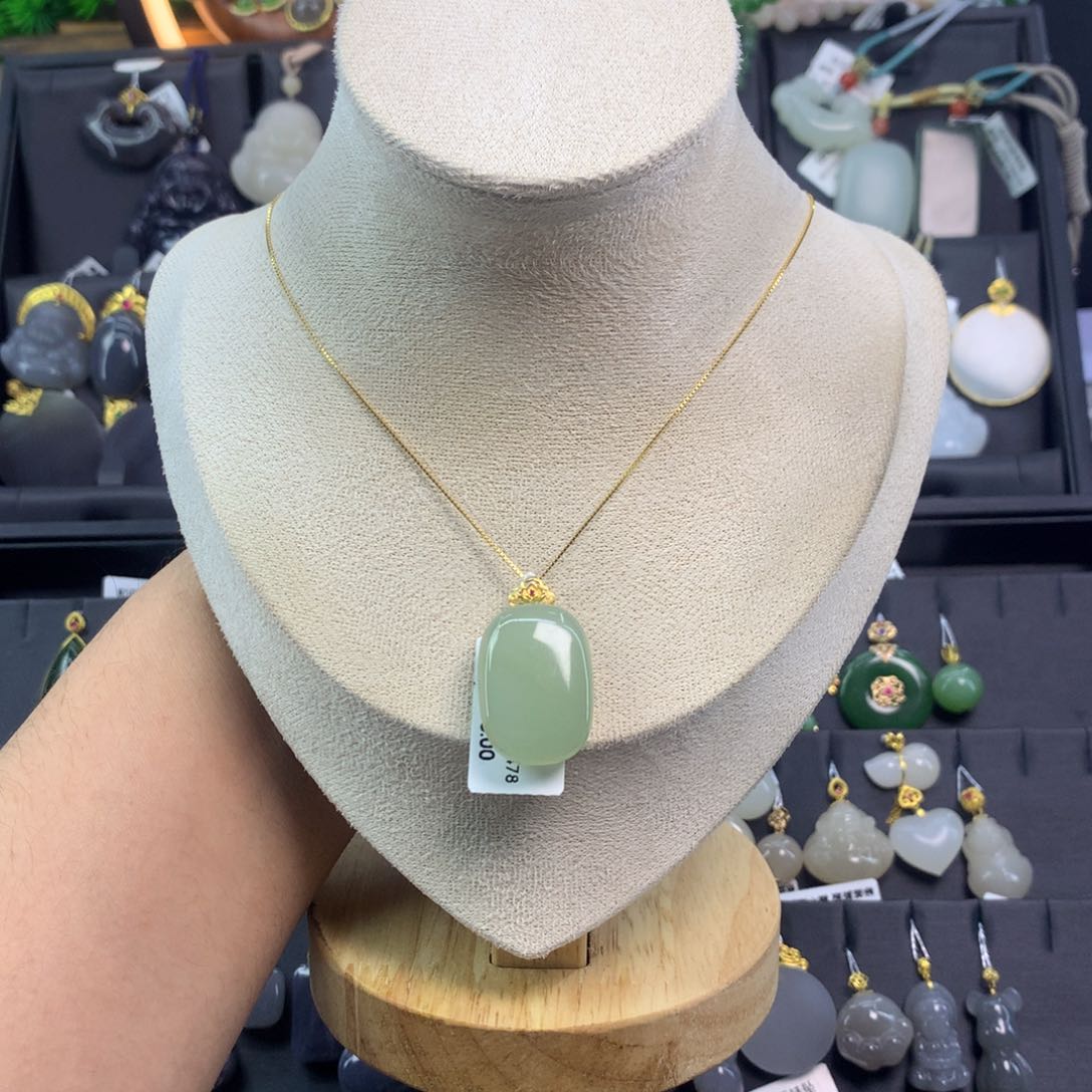 和田玉吊坠18K金镶嵌