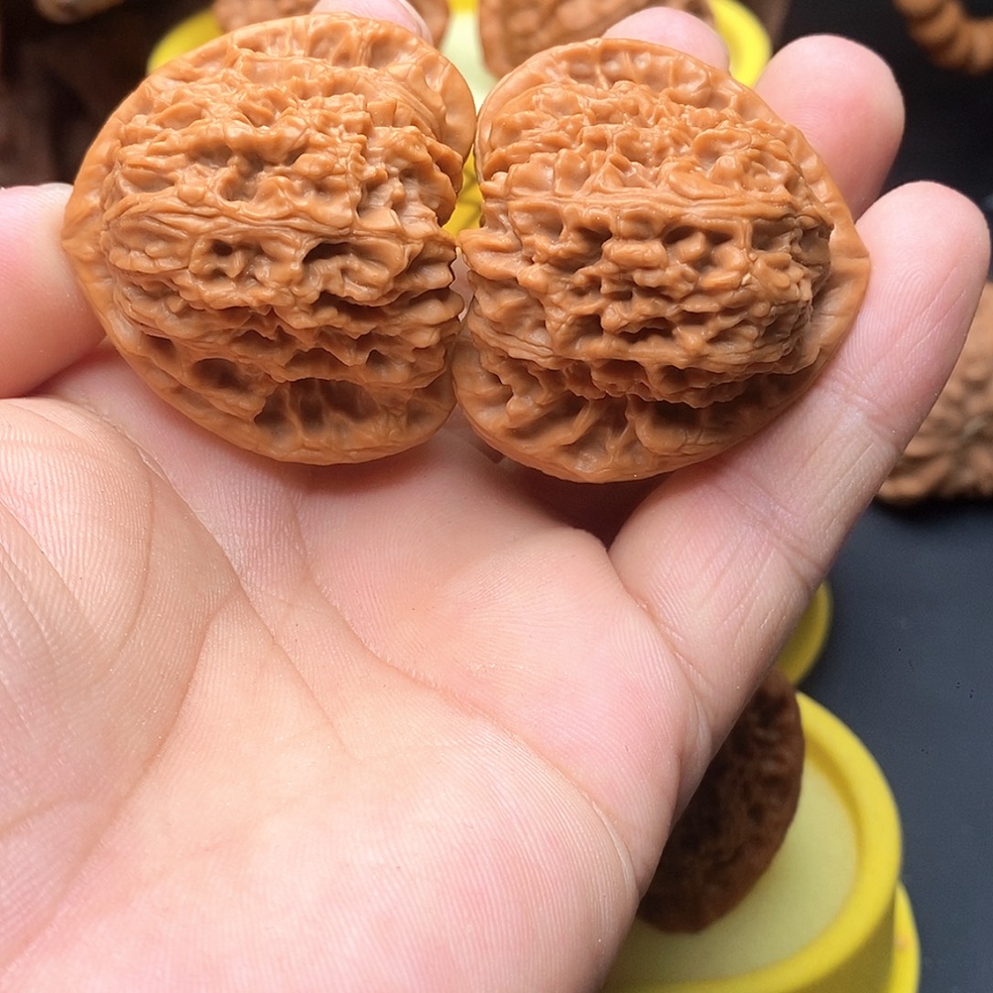 文玩核桃把件编号04三角疆43