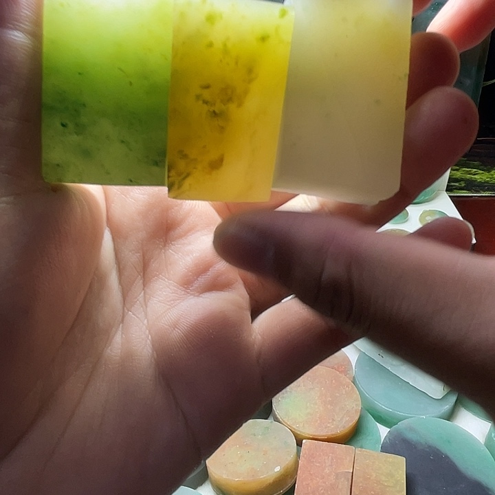 唧***你未镶嵌石英质玉珠宝半成品