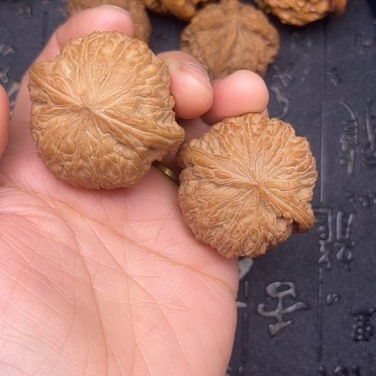 文玩核桃吊坠泥鳅