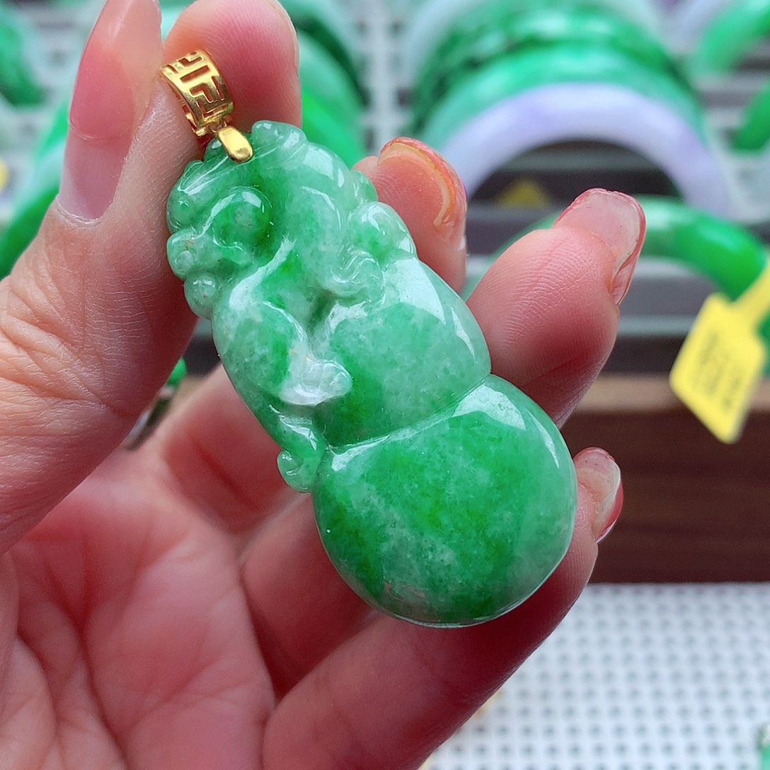 翡翠颈饰18K金镶嵌翡翠