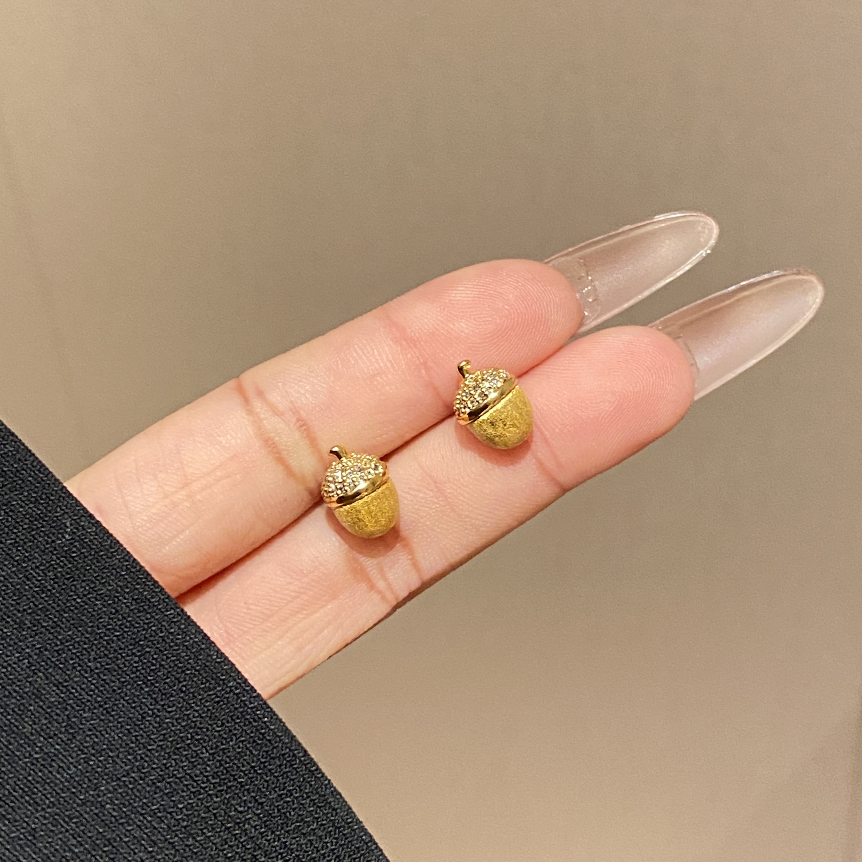  【拉丝榛子】卡通风简约气质百搭重工耳钉A3957