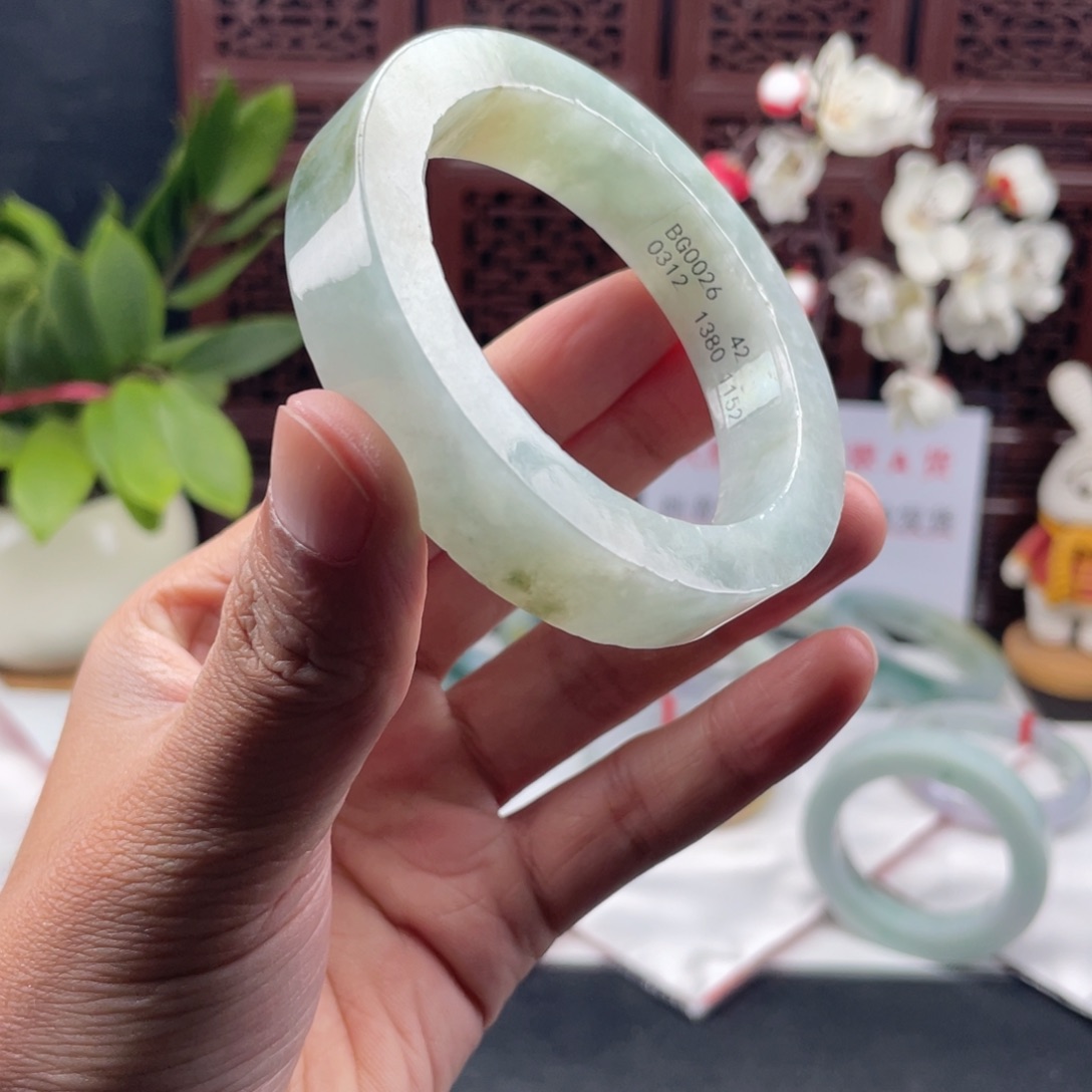 定制翡翠未镶嵌翡翠手镯