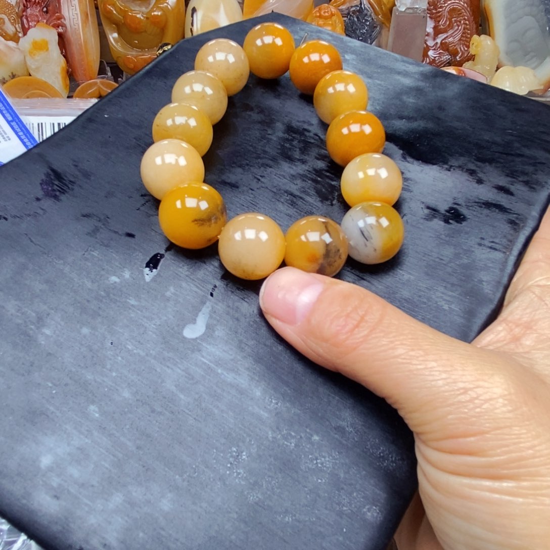 石英质玉（黄龙玉）颈饰未镶嵌