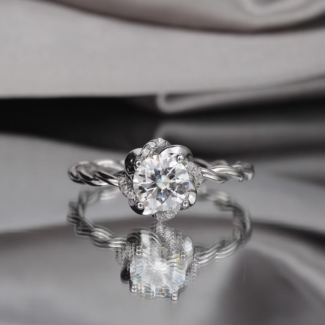 925银莫桑石戒指 【麻花喷泉】高品豪镶轻奢情侣莫桑钻戒合成碳硅石