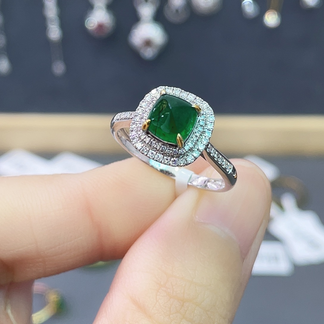 18K金镶嵌戒指祖母绿1.20克拉糖塔祖母绿戒指