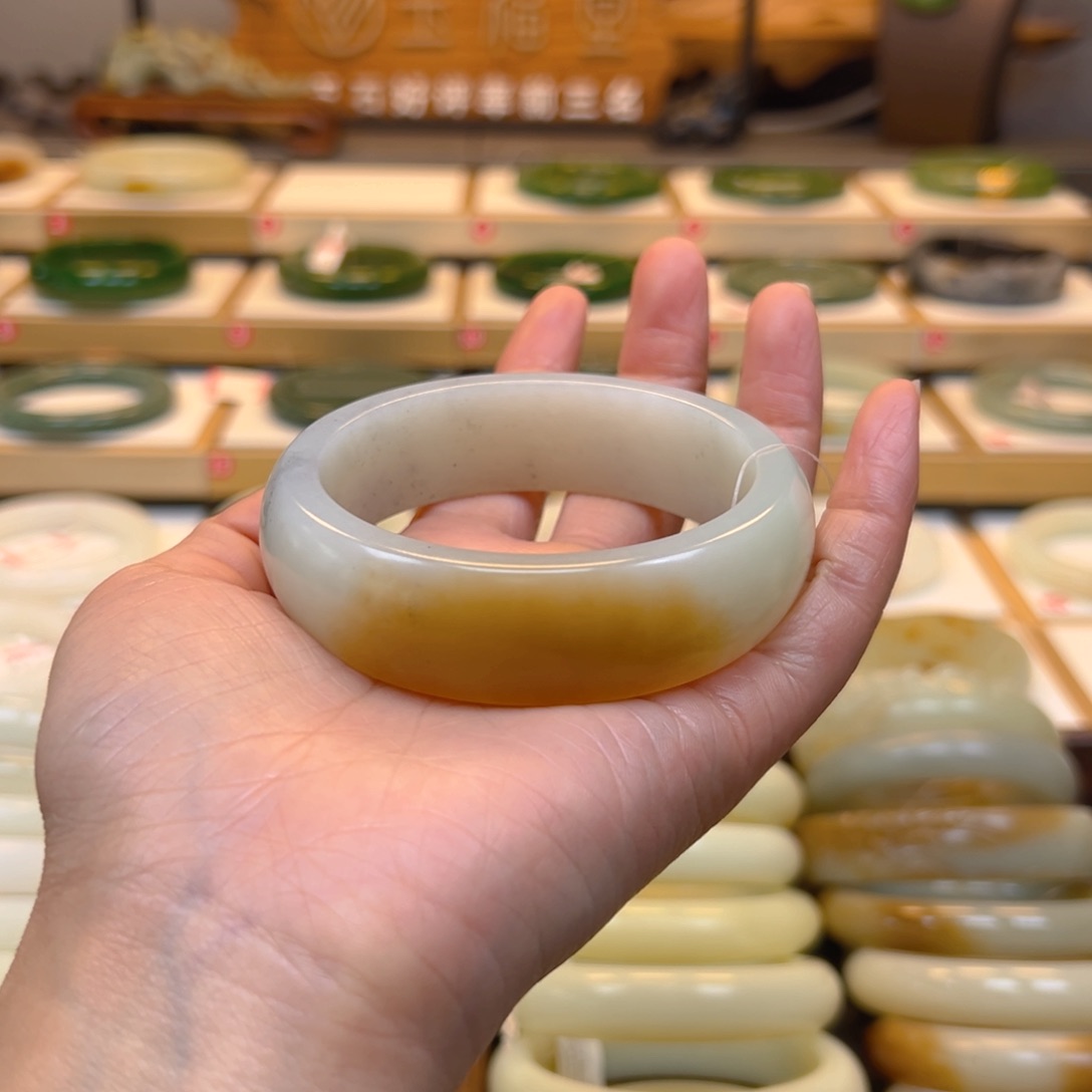 和田玉手镯未镶嵌2