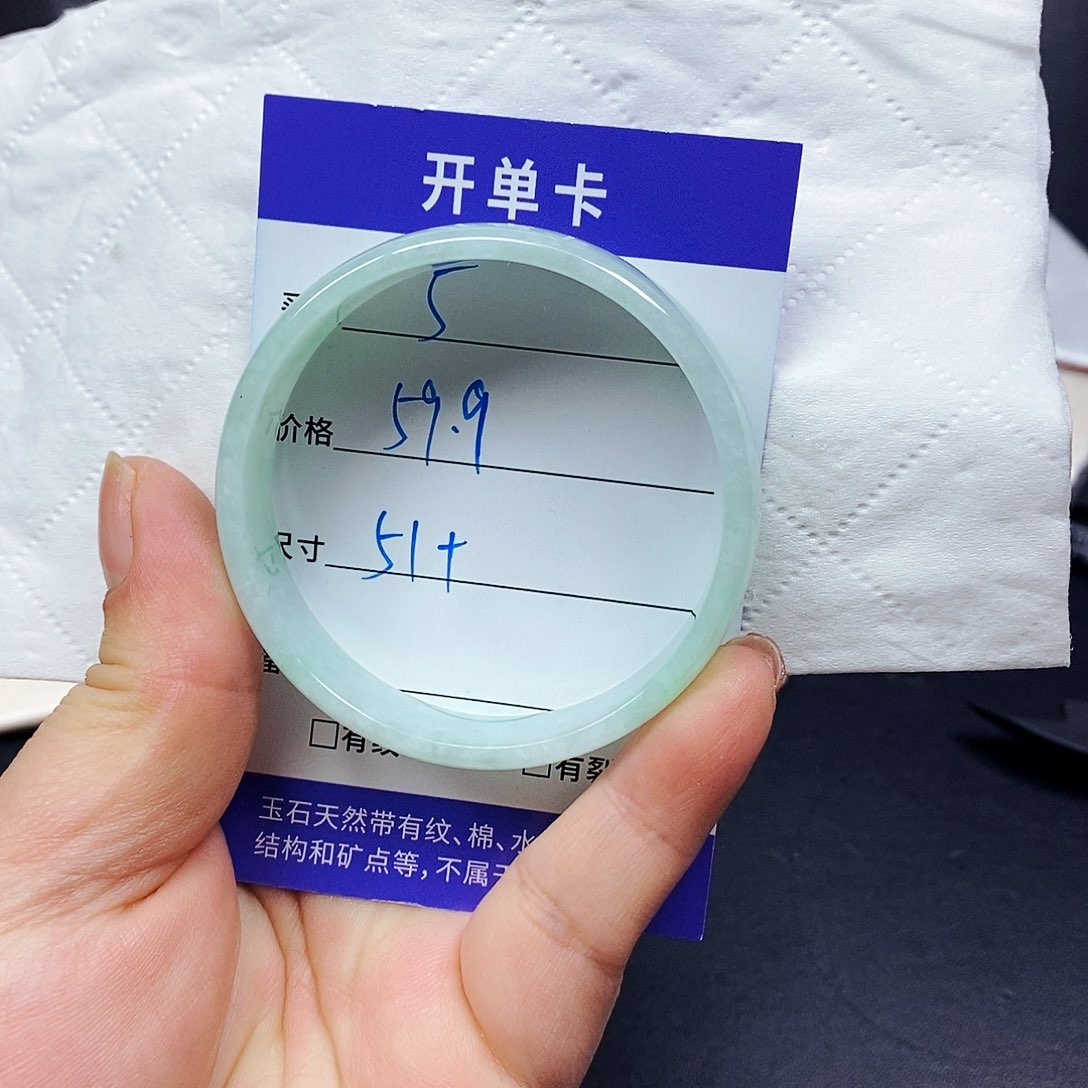 翡翠手镯未镶嵌翡翠手镯