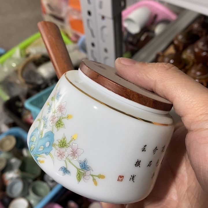 陶瓷艺术品及陶瓷壶