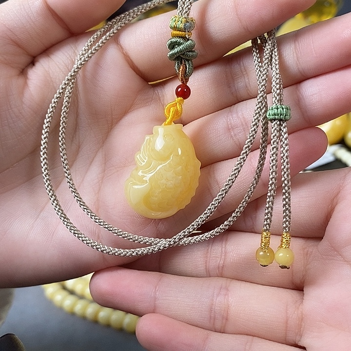 琥珀未镶嵌裸石鱼吊坠