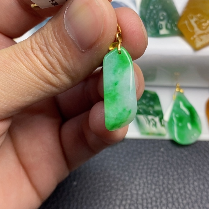 翡翠未镶嵌颈饰翡翠A货未镶嵌颈饰