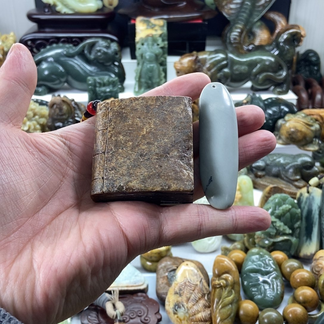 普***蛙岫岩河磨玉（透闪石质玉）未镶嵌把件